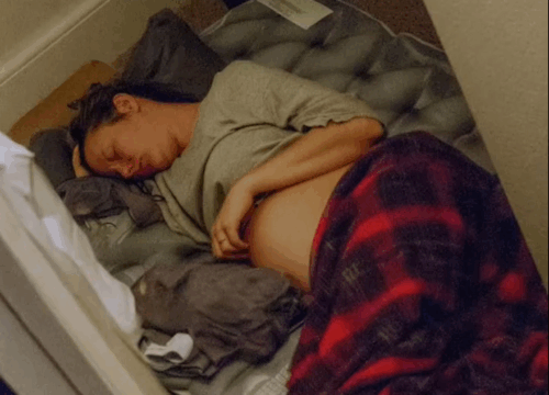 “Why My Pregnant Daughter Had to Sleep on an Air Mattress – And How the Truth Was Finally Revealed”