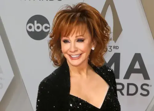 Reba McEntire and Rex Linn’s Engagement Announcement Captivates Audience at the 2025 Emmys