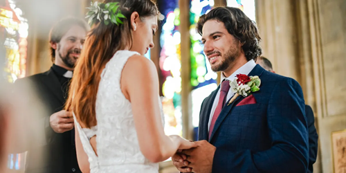 My fiancé embarrassed me during his wedding vows — and he later apologized.