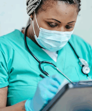 “‘You’re Lying!’ – Grandfather Meets His Newborn Grandson and Shocks Everyone with What He Says to His Daughter-in-Law”