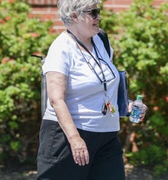 “35 years ago, she was a true beauty icon and romantically linked to Tom Cruise.”