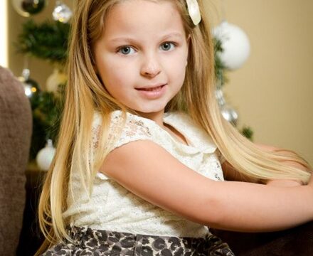 A girl was born nine years ago with a distinctive “clown nose.” Check out her appearance today after so much time has passed.