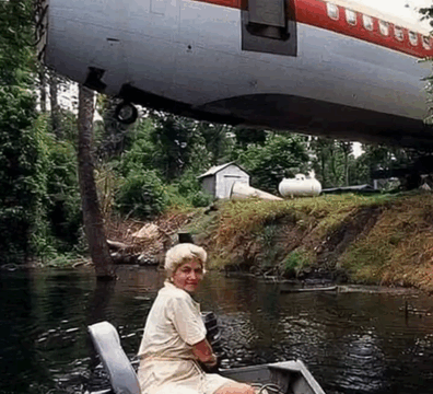 Woman Converts Boeing Aircraft into a Fully Equipped Living Space