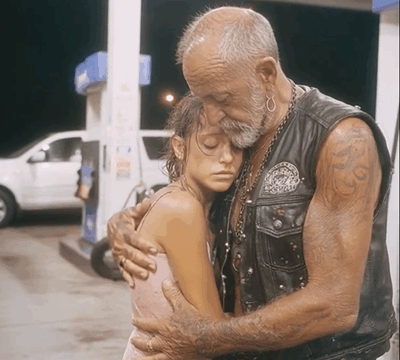 Biker’s Midnight Break Turns Into a Surprising and Life-Changing Rescue