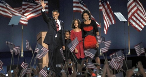 Drake Joins Malia and Sasha Obama for a Fun Night Out