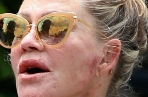 A paparazzi photo left fans stunned as the 67-year-old was hardly recognizable.
