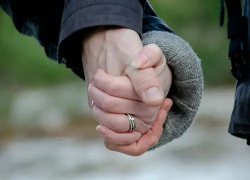 My Husband Hired a Model to Pretend to Be His Wife at His High School Reunion — And the Lesson He Learned Became Legendary