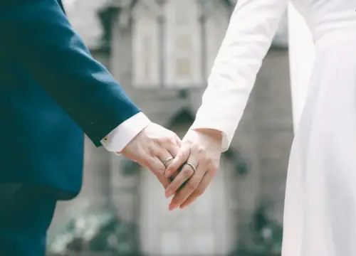 ⭐ My Groom Humiliated Me During Our Cake Cutting — but My Brother’s Reaction Left Everyone Stunned