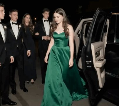 The Janitor’s Daughter Was Mocked by Wealthy Peers — Then She Arrived at Prom in Style.